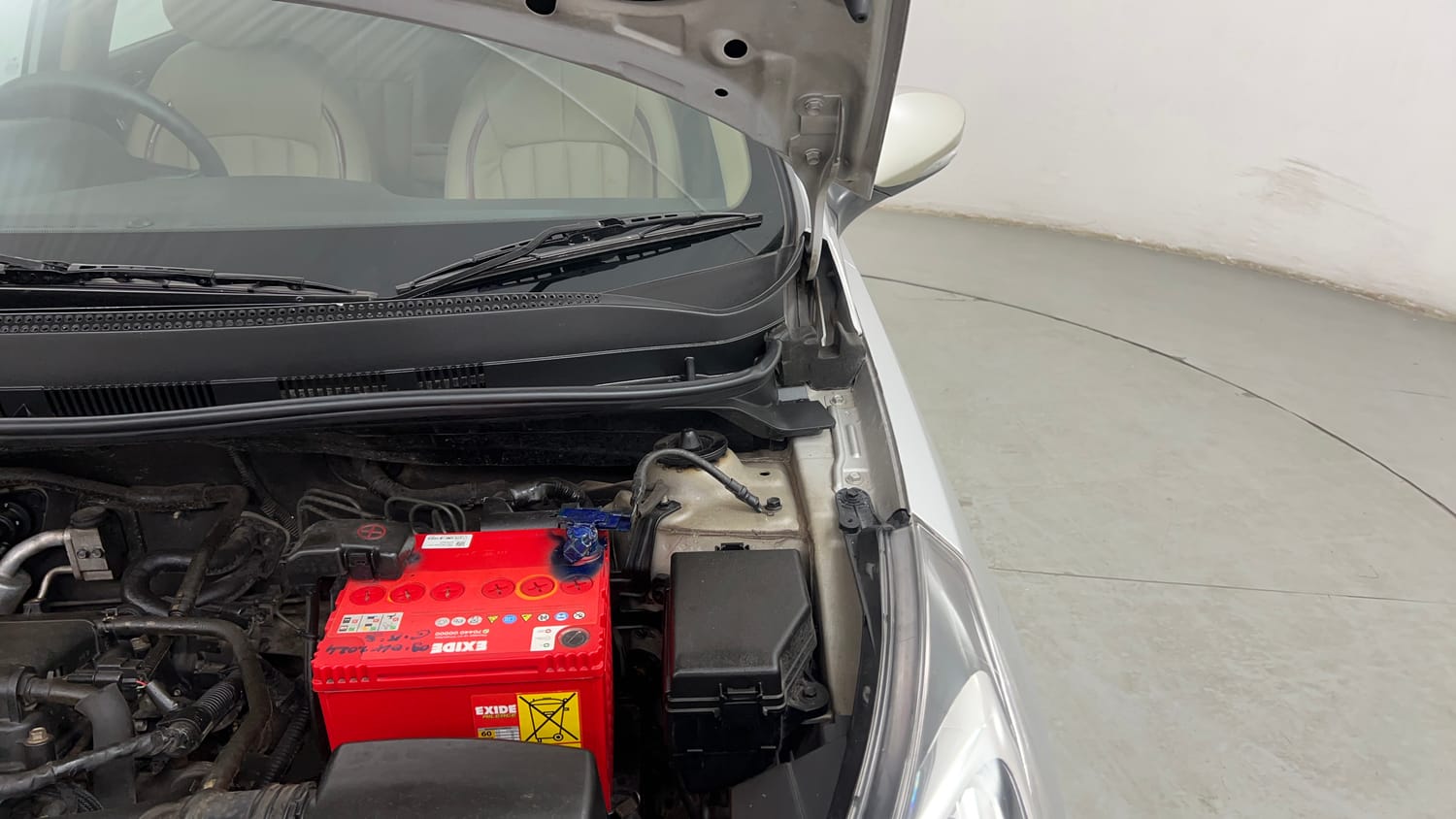 Used 2012 Hyundai Verna Fluidic 1.6 VTVT SX Petrol Manual engine ENGINE LEFT SIDE HINGE & APRON VIEW