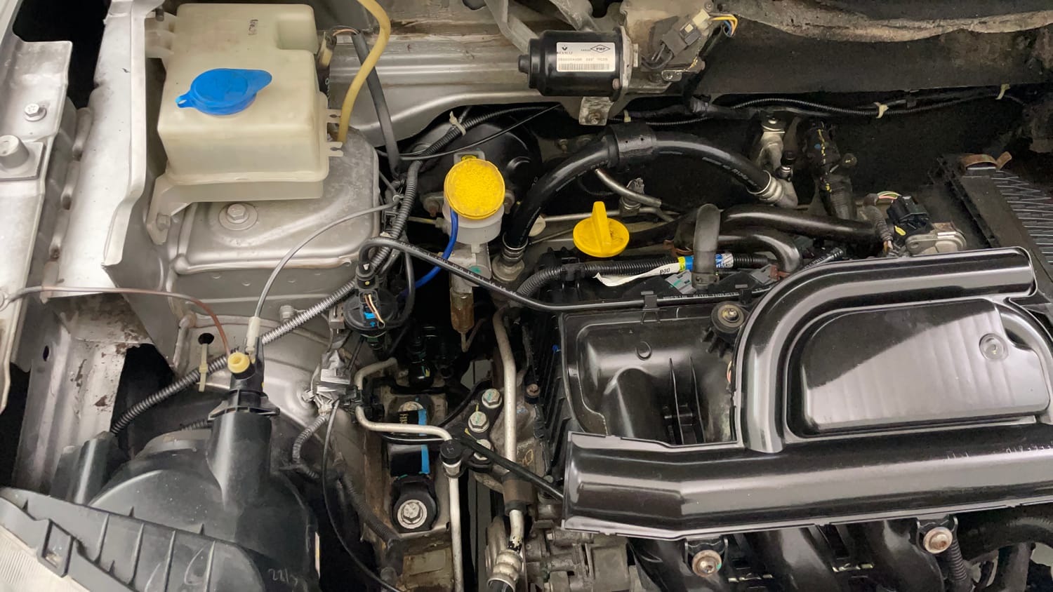 Used 2016 Renault Kwid RXT Petrol Manual engine ENGINE RIGHT SIDE VIEW