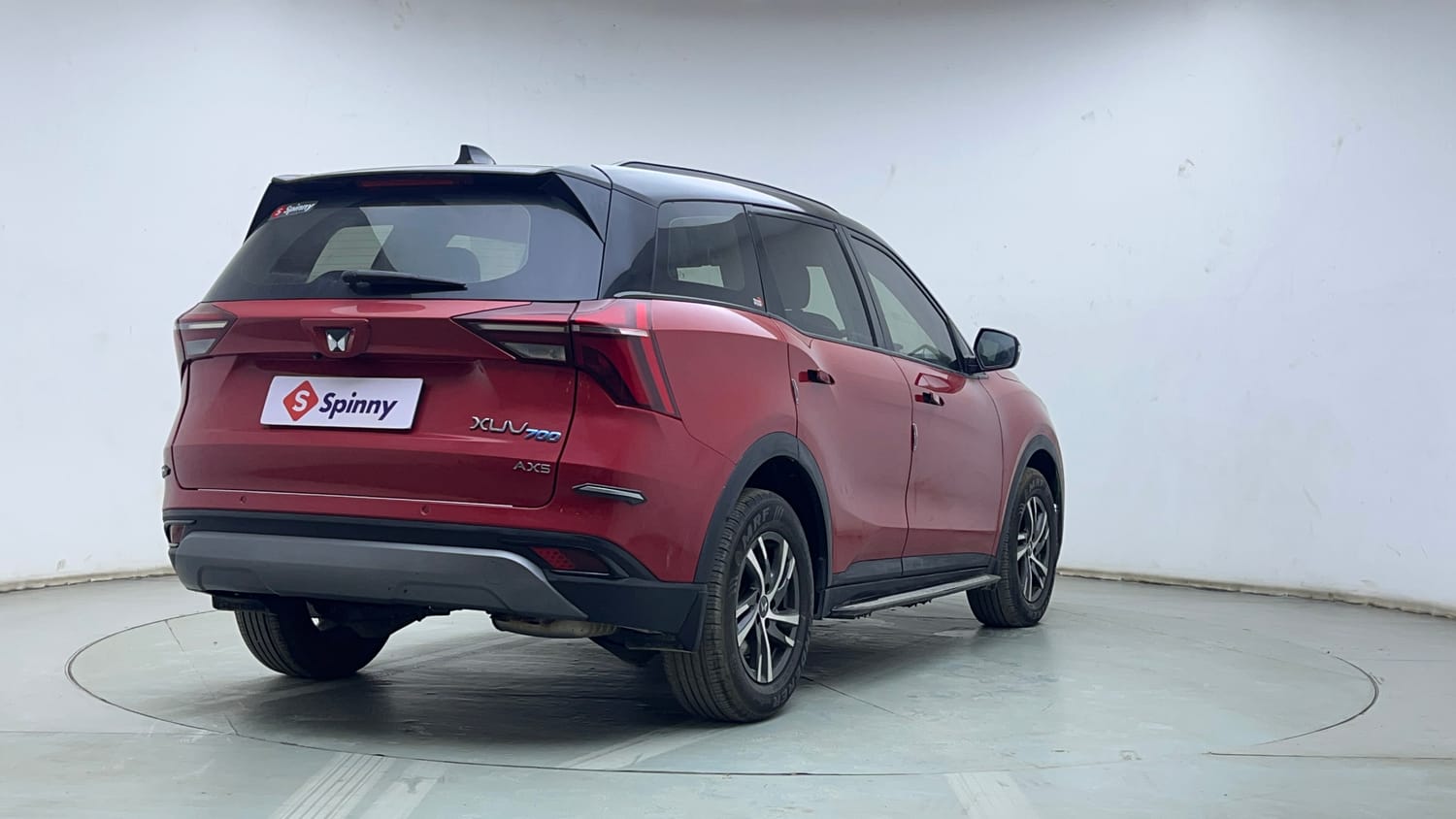Used 2024 Mahindra XUV700 AX 5 Petrol AT 5 STR Petrol Automatic exterior RIGHT REAR CORNER VIEW