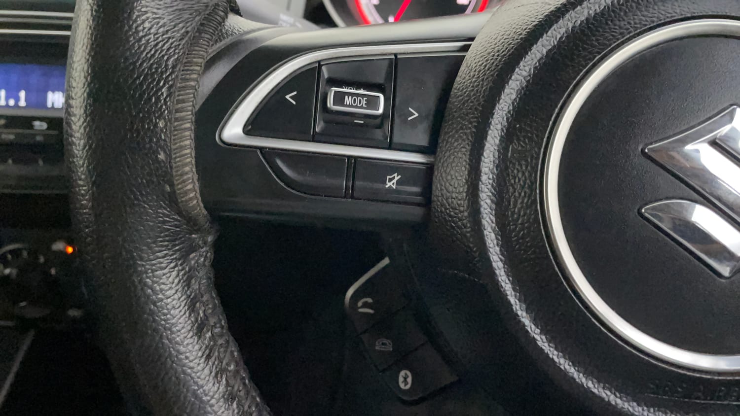 Used 2018 Maruti Suzuki Swift VXi Petrol Manual top_features Steering mounted controls