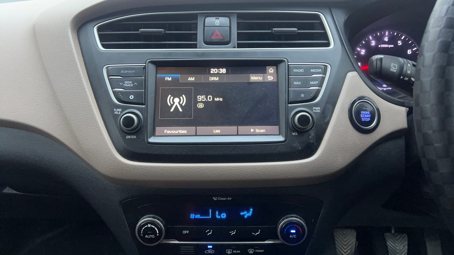 Used 2018 Hyundai Elite i20 Asta 1.2 (O) Petrol Manual interior MUSIC SYSTEM & AC CONTROL VIEW