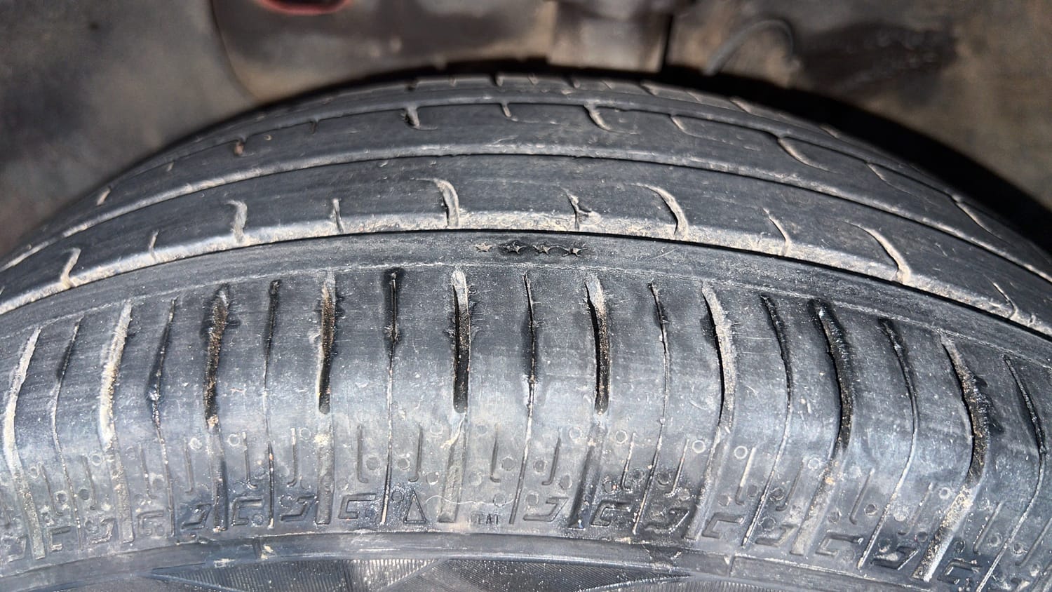 Used 2017 Hyundai Elite i20 Sportz 1.2 CNG (Outside fitted) Cng Manual tyres LEFT FRONT TYRE TREAD VIEW