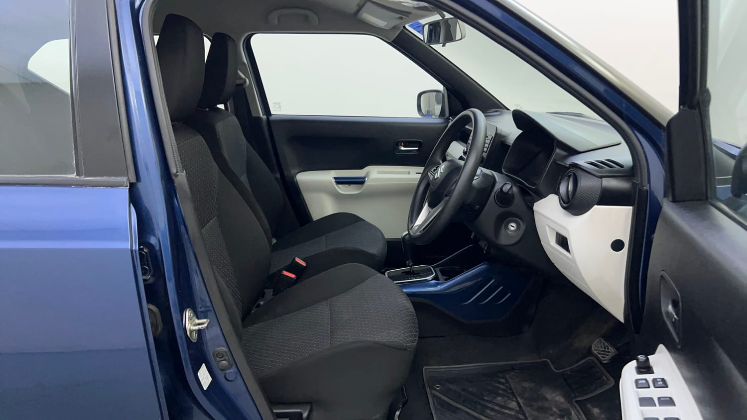 Used 2020 Maruti Suzuki Ignis Delta 1.2 AMT Petrol Automatic interior RIGHT SIDE FRONT DOOR CABIN VIEW