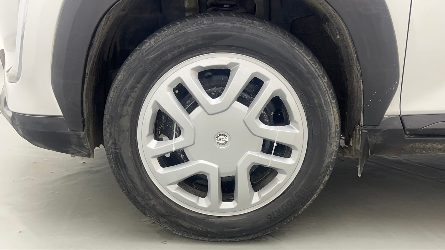 Used 2021 Nissan Magnite XE Petrol Manual tyres LEFT FRONT TYRE RIM VIEW