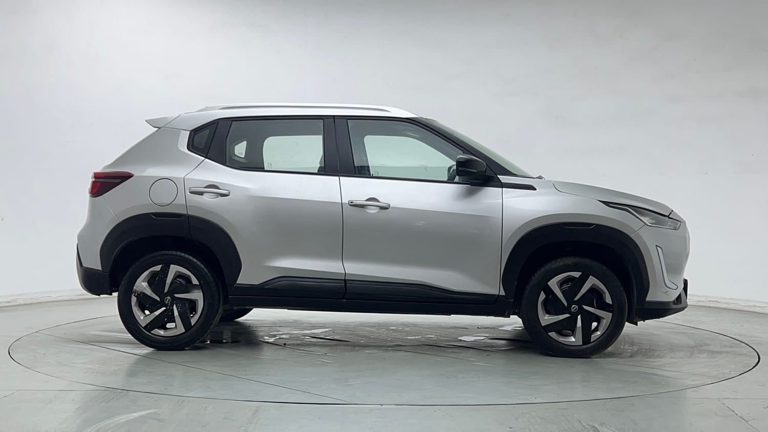 Used 2021 Nissan Magnite XL Petrol Manual exterior RIGHT SIDE VIEW