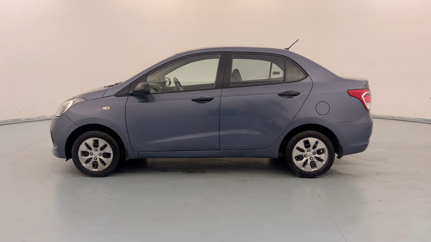 Used 2015 Hyundai Xcent Base 1.2 Petrol Manual exterior LEFT SIDE VIEW
