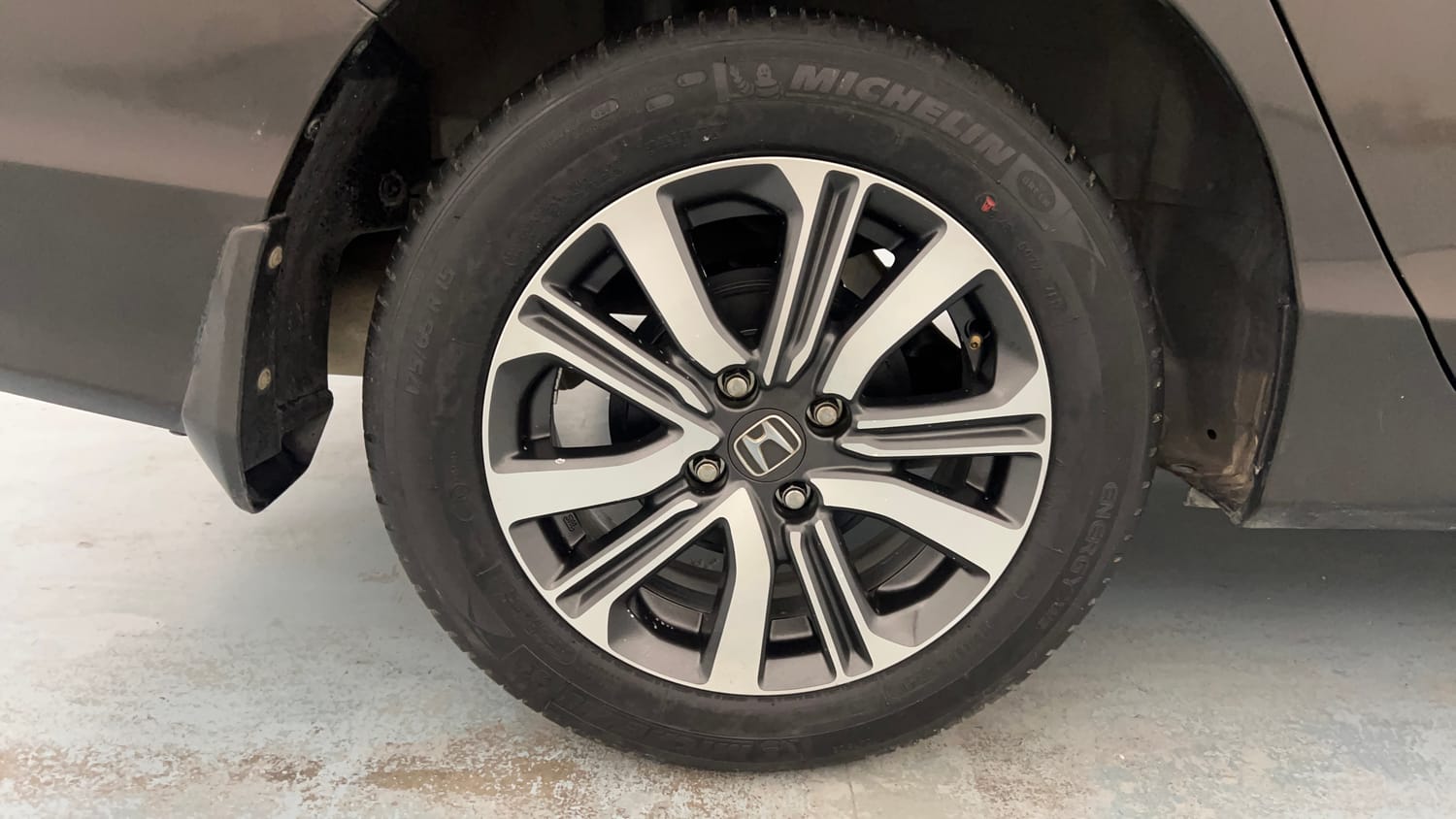 Used 2018 Honda City V Petrol Petrol Manual tyres RIGHT REAR TYRE RIM VIEW