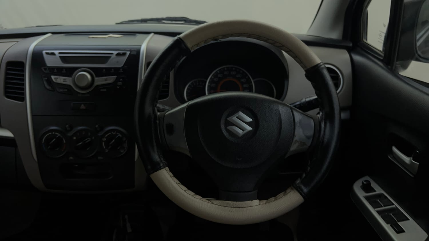 Used 2013 Maruti Suzuki Wagon R VXI Petrol Manual interior STEERING VIEW