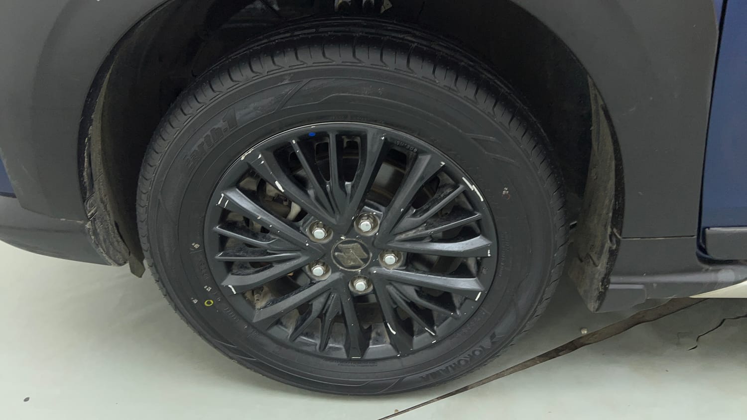 Used 2019 Maruti Suzuki XL6 Alpha MT Petrol Petrol Manual tyres LEFT FRONT TYRE RIM VIEW