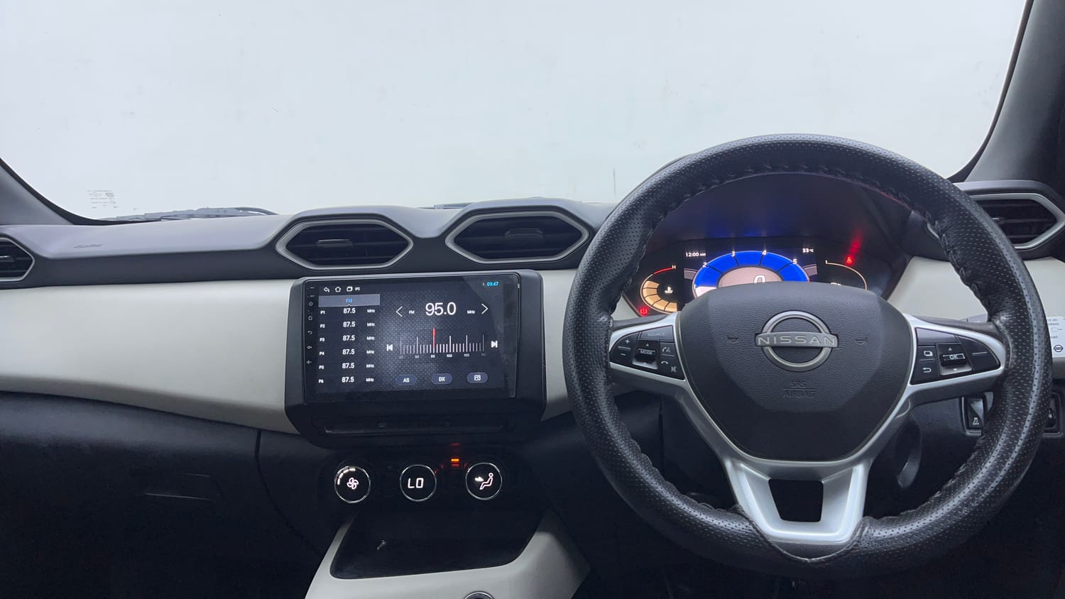 Used 2023 Nissan Magnite XV Petrol Manual interior DASHBOARD VIEW