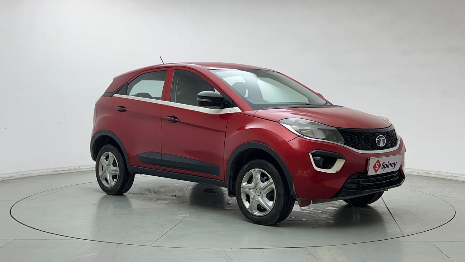 Used 2018 Tata Nexon XM Petrol Manual exterior RIGHT FRONT CORNER VIEW