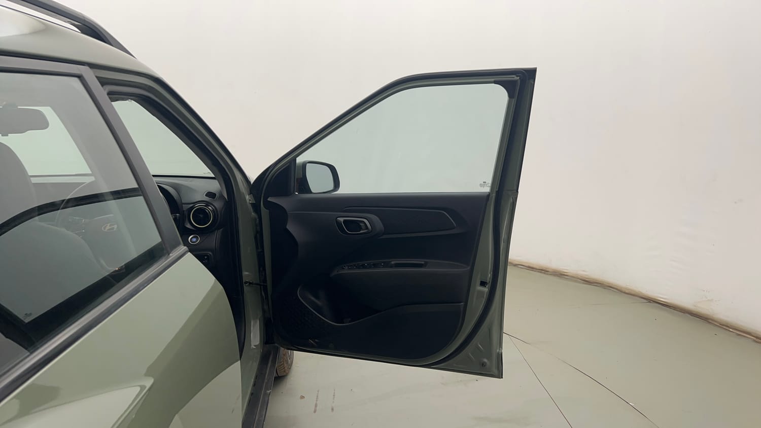 Used 2024 Hyundai Exter SX (O) Connect 1.2 AMT Petrol Automatic interior RIGHT FRONT DOOR OPEN VIEW