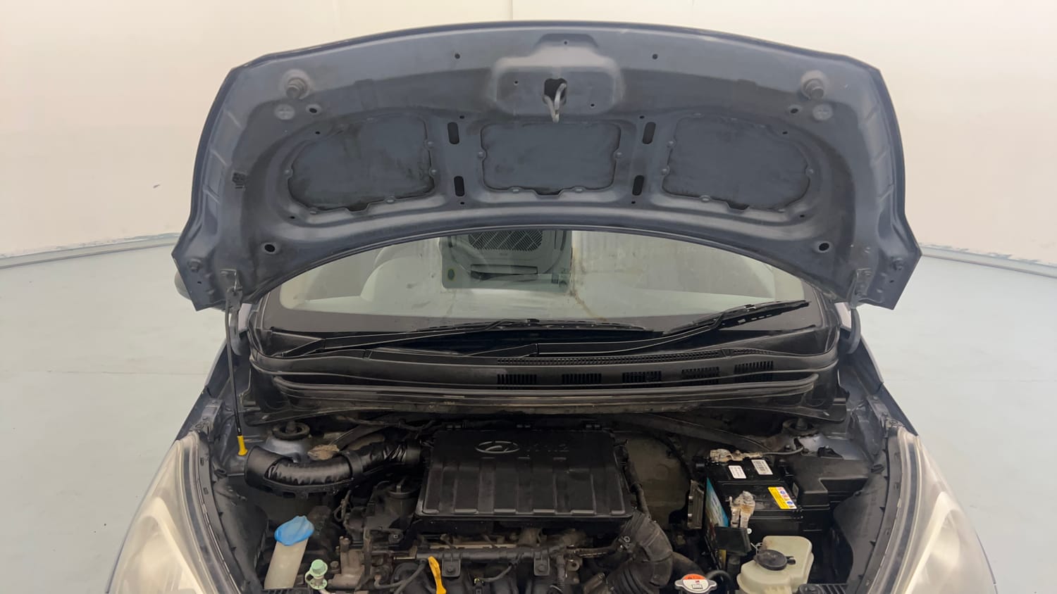 Used 2015 Hyundai Xcent Base 1.2 Petrol Manual engine ENGINE & BONNET OPEN FRONT VIEW