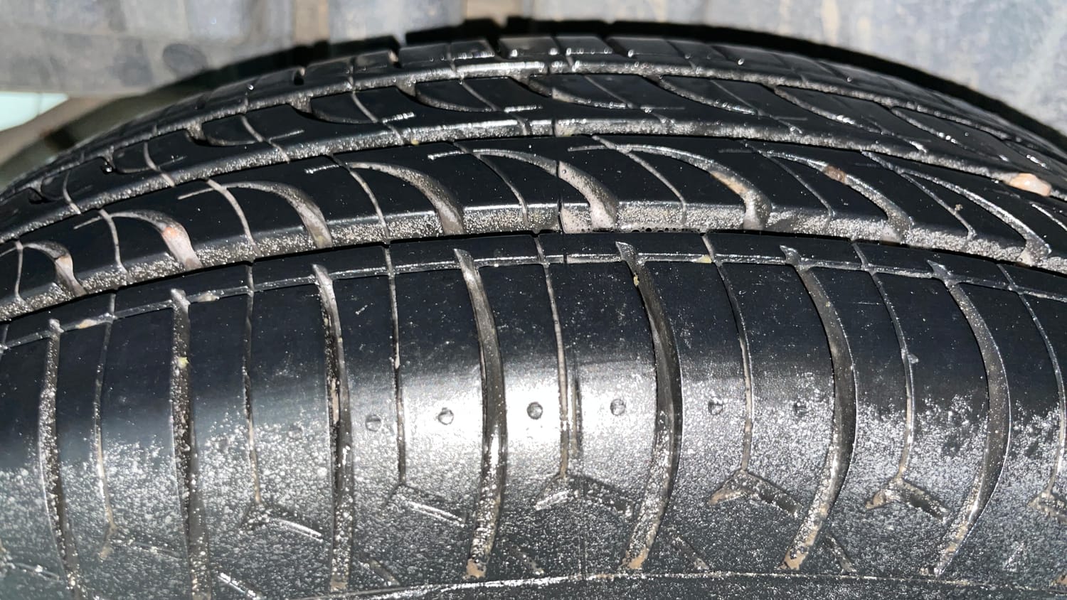 Used 2013 Maruti Suzuki Swift VXi Petrol Manual tyres RIGHT REAR TYRE TREAD VIEW