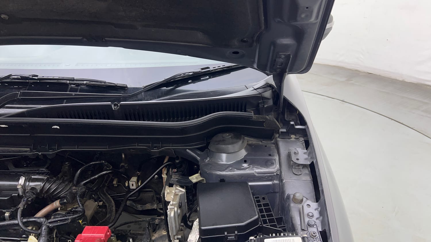 Used 2022 maruti-suzuki Vitara Brezza VXi Petrol Manual engine ENGINE LEFT SIDE HINGE & APRON VIEW