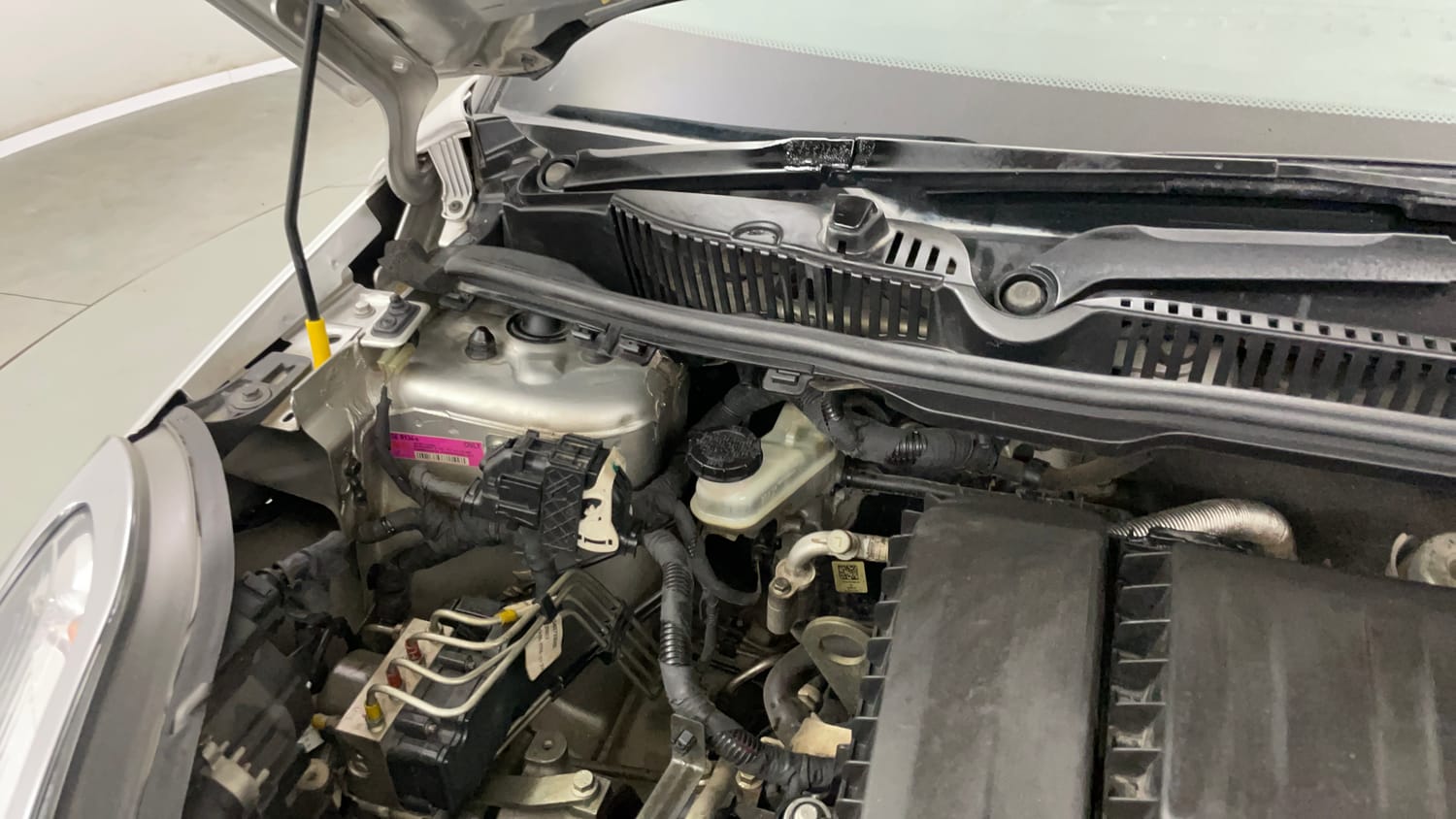 Used 2018 Tata Nexon XZ Plus Diesel Diesel Manual engine ENGINE RIGHT SIDE HINGE & APRON VIEW