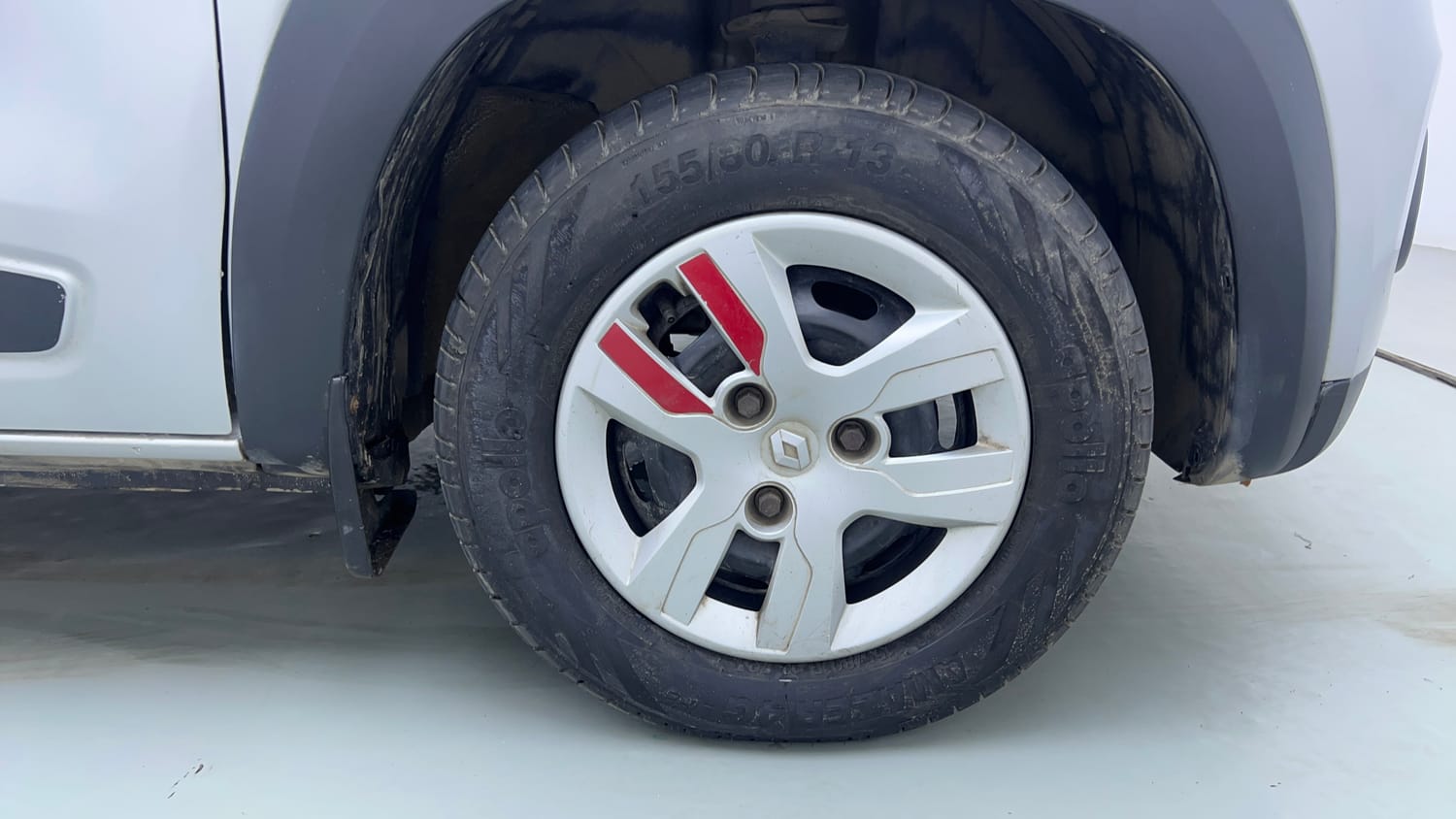 Used 2017 Renault Kwid RXT Petrol Manual tyres RIGHT FRONT TYRE RIM VIEW