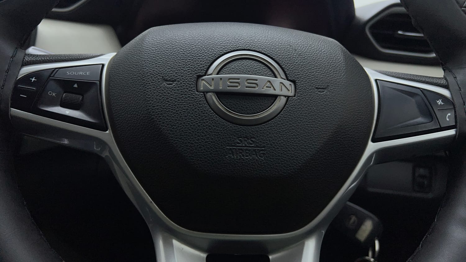 Used 2021 Nissan Magnite XL Petrol Manual top_features Airbags