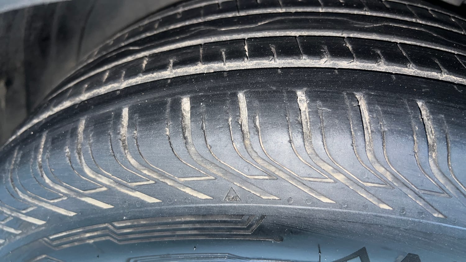 Used 2020 Hyundai Venue SX Plus 1.0 Turbo DCT Petrol Automatic tyres LEFT FRONT TYRE TREAD VIEW
