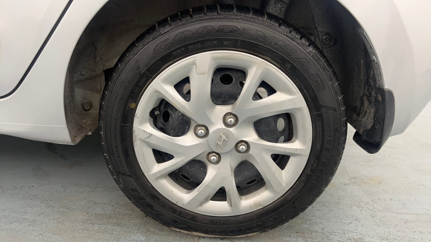 Used 2018 Hyundai Grand i10 Magna 1.2 Kappa VTVT Petrol Manual tyres LEFT REAR TYRE RIM VIEW