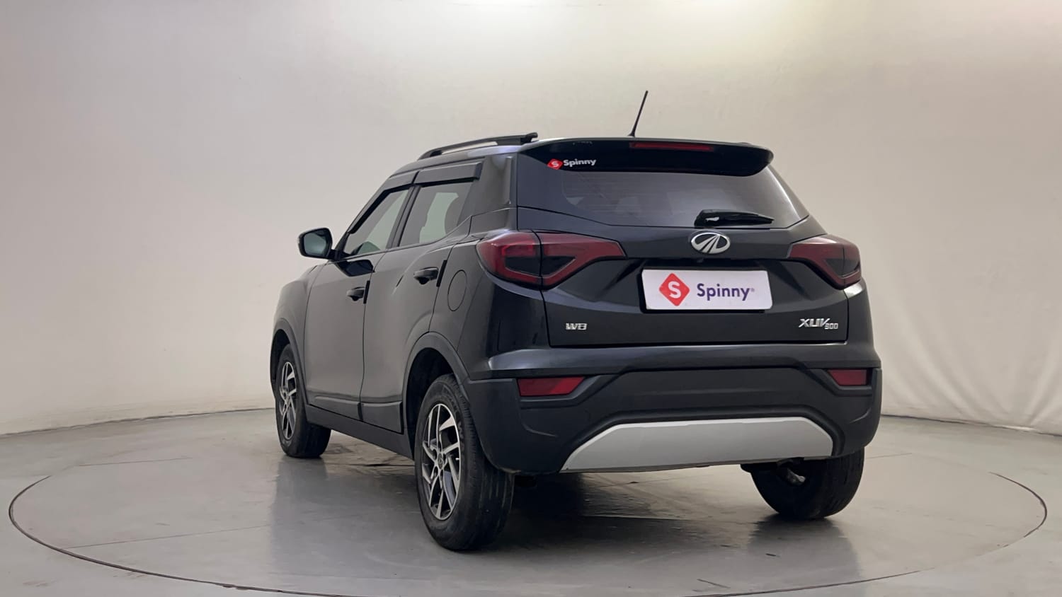 Used 2022 Mahindra XUV 300 W8 (O) 1.2 Petrol Petrol Manual exterior LEFT REAR CORNER VIEW