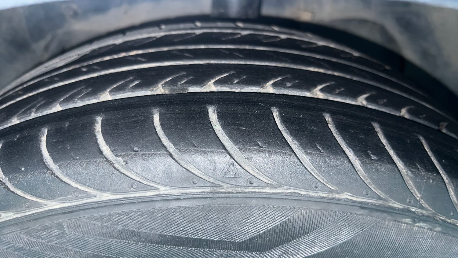Used 2018 Ford Figo Aspire Titanium 1.2 Ti-VCT Petrol Manual tyres LEFT FRONT TYRE TREAD VIEW