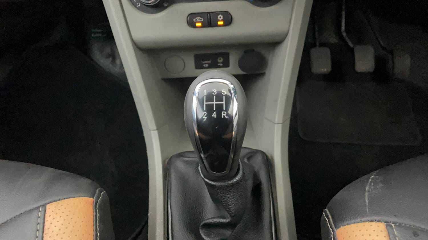 Used 2019 Tata Tiago Revotron XZ Petrol Manual interior GEAR  KNOB VIEW