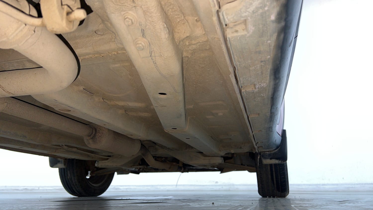 Used 2018 Tata Nexon XM Petrol Manual extra REAR RIGHT UNDERBODY VIEW