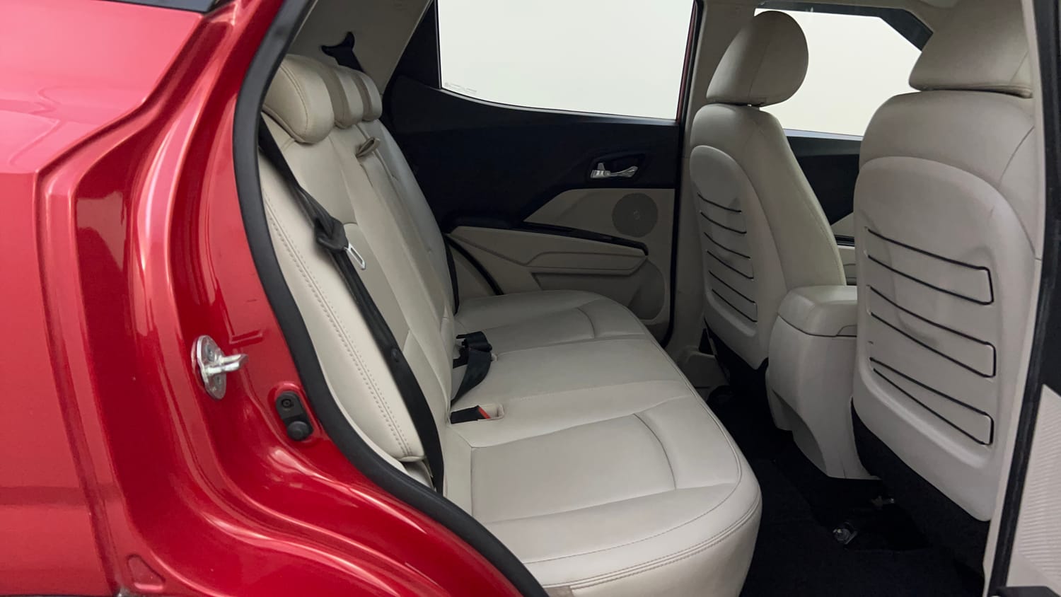 Used 2021 Mahindra XUV 300 W8 (O) 1.5 Diesel AMT Dual Tone Diesel Automatic interior RIGHT SIDE REAR DOOR CABIN VIEW