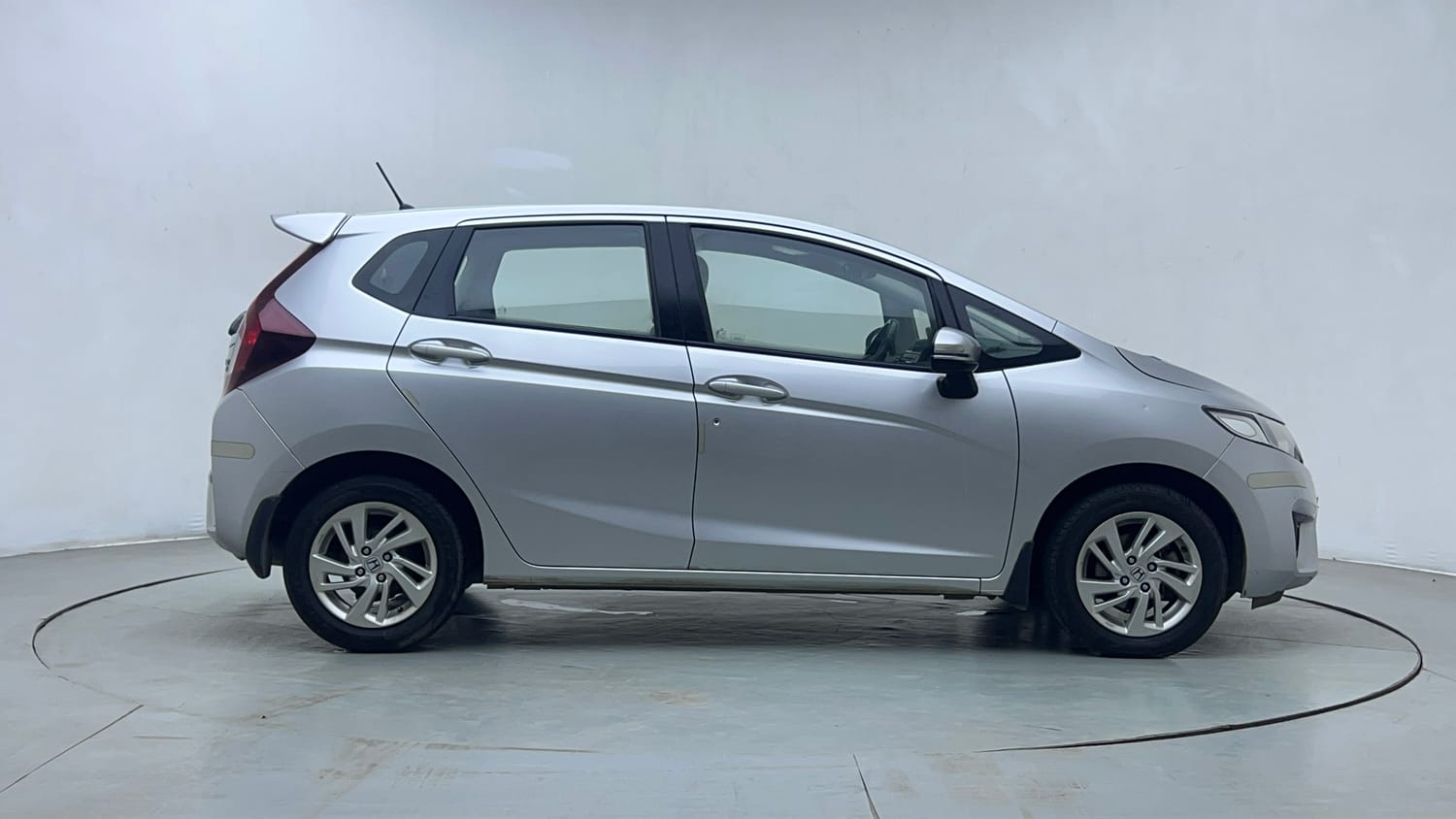 Used 2015 Honda Jazz VX Petrol Petrol Manual exterior RIGHT SIDE VIEW