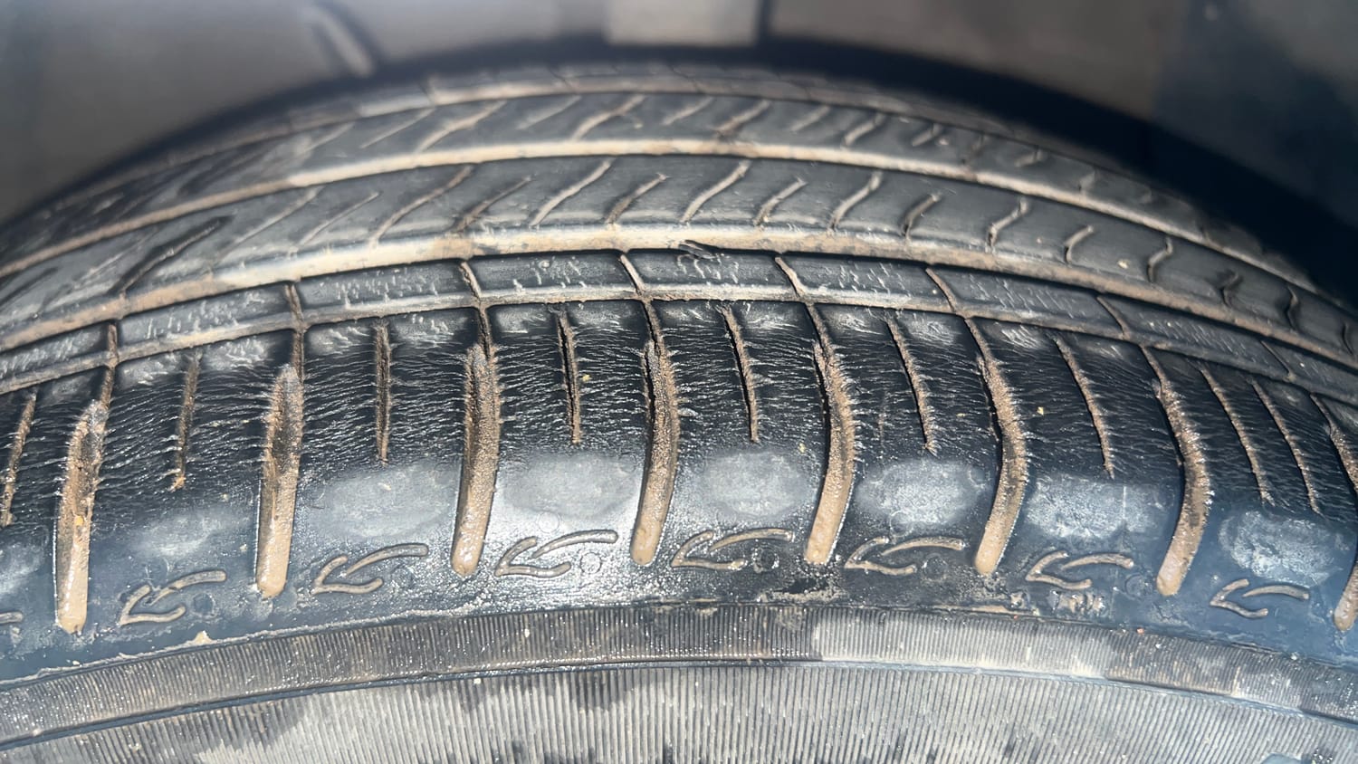 Used 2024 Hyundai Aura SX 1.2 CNG Cng Manual tyres RIGHT FRONT TYRE TREAD VIEW