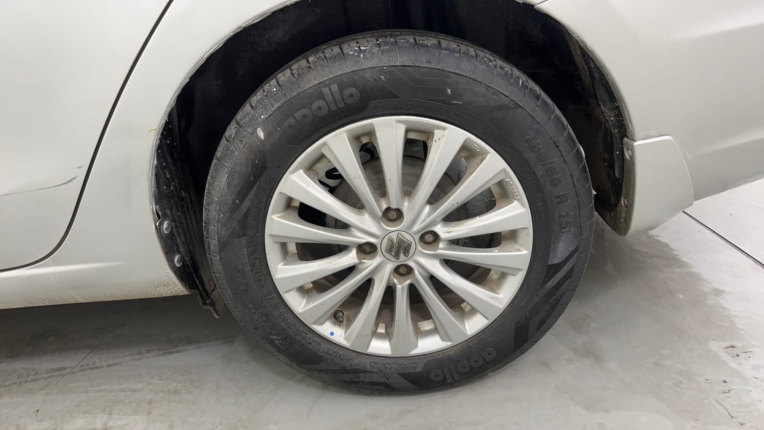 Used 2015 Maruti Suzuki Ciaz ZXi  AT Petrol Automatic tyres LEFT REAR TYRE RIM VIEW