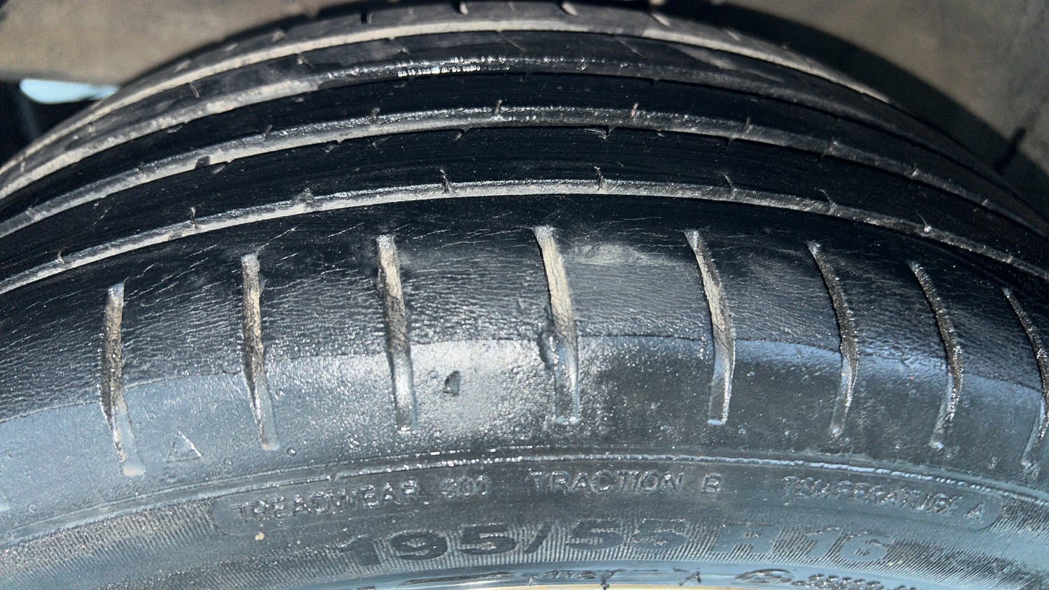 Used 2021 Maruti Suzuki Baleno Zeta Petrol Manual tyres LEFT FRONT TYRE TREAD VIEW