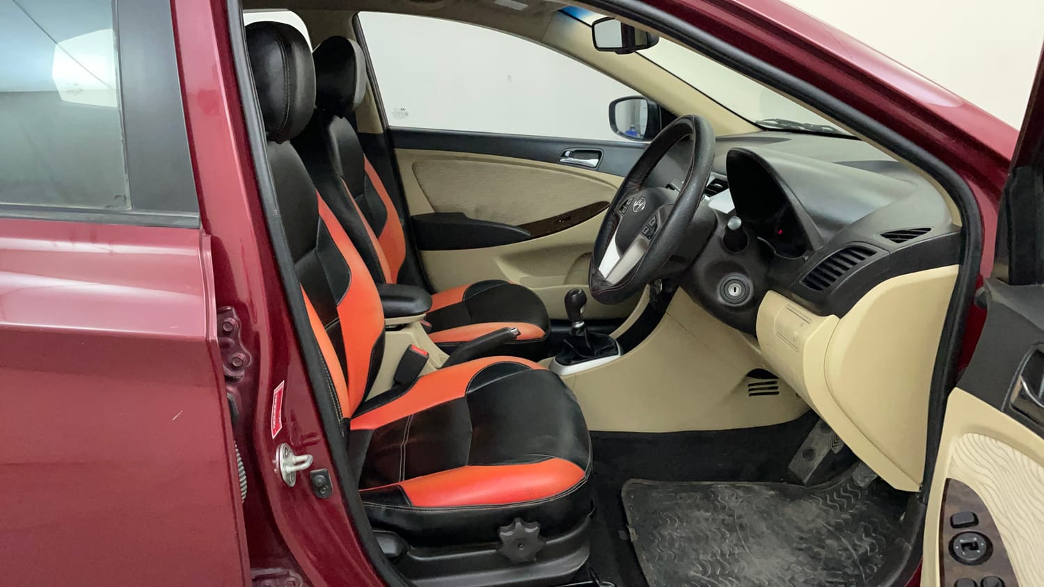 Used 2014 Hyundai Verna Fluidic 1.6 VTVT SX Petrol Manual interior RIGHT SIDE FRONT DOOR CABIN VIEW