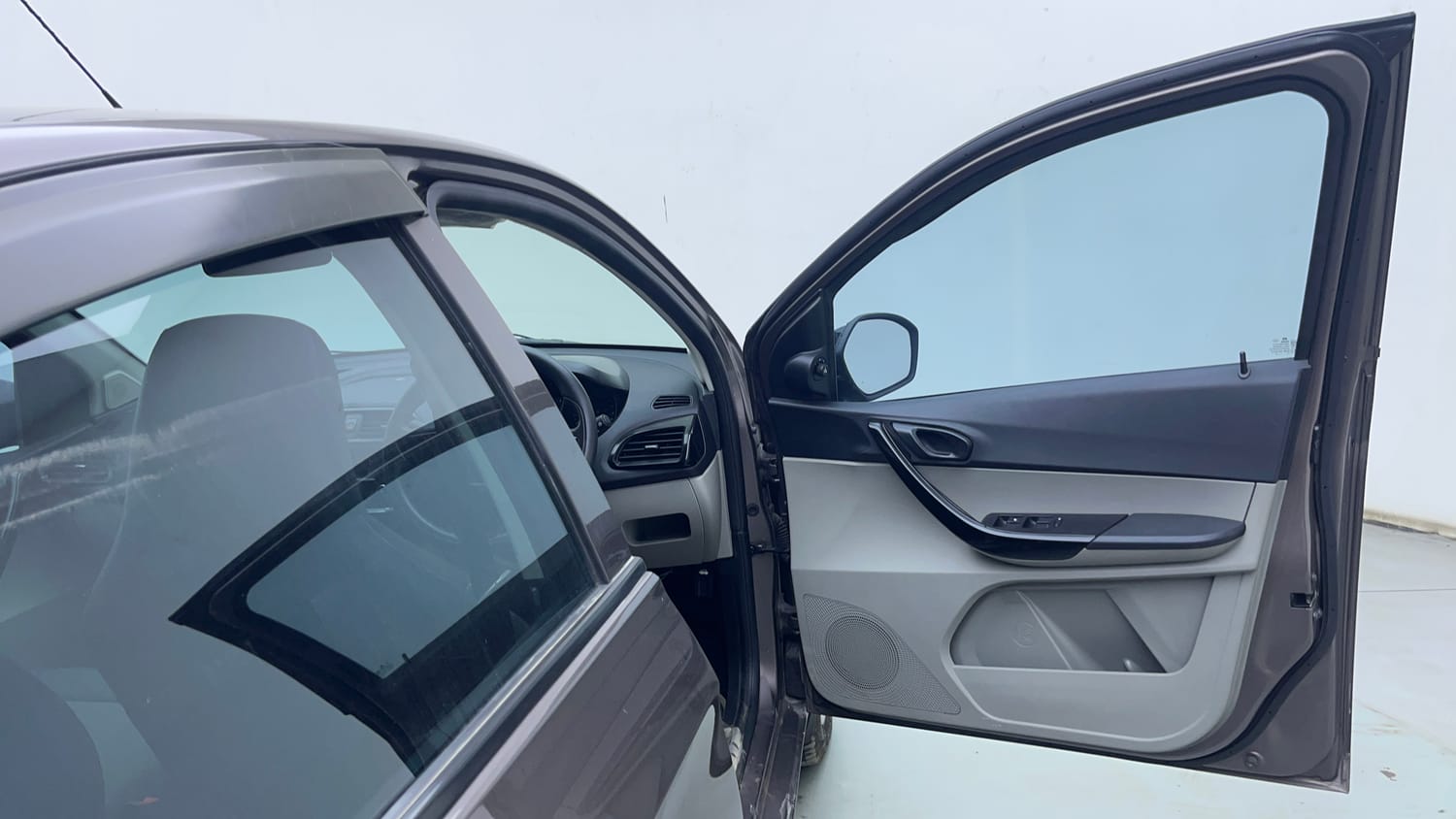 Used 2018 Tata Tiago Revotron XT Petrol Manual interior RIGHT FRONT DOOR OPEN VIEW
