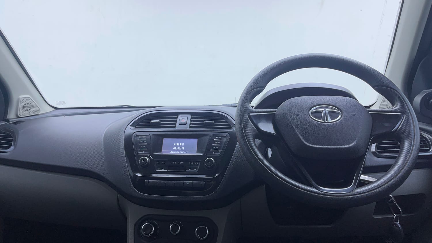 Used 2018 Tata Tiago Revotron XT Petrol Manual interior DASHBOARD VIEW