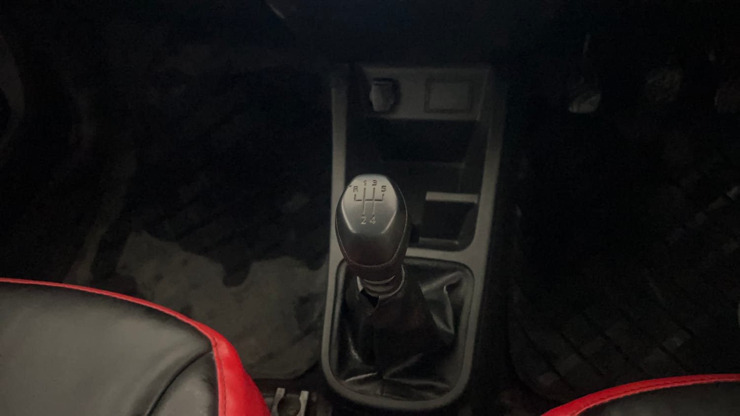 Used 2020 Renault Kwid RXL Petrol Manual interior GEAR  KNOB VIEW