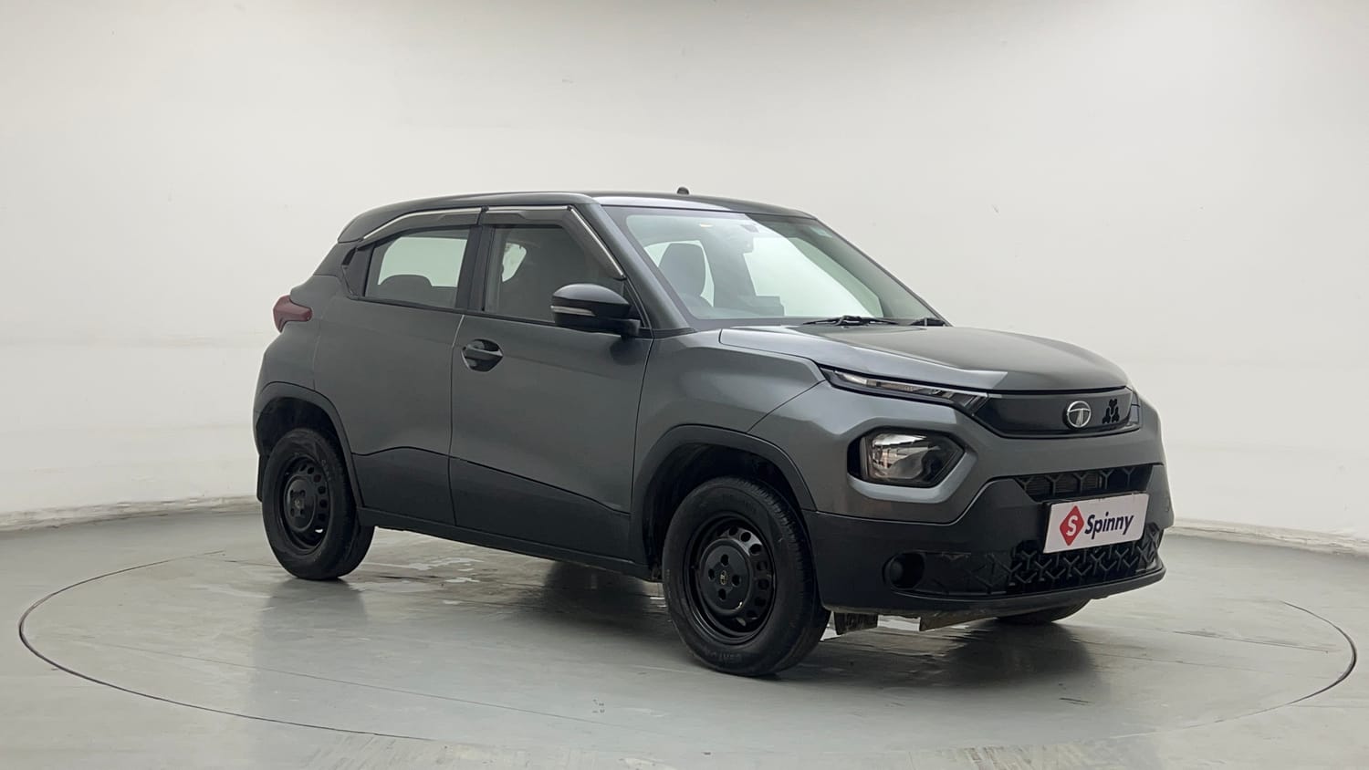 Used 2022 Tata Punch Pure MT Petrol Manual exterior RIGHT FRONT CORNER VIEW