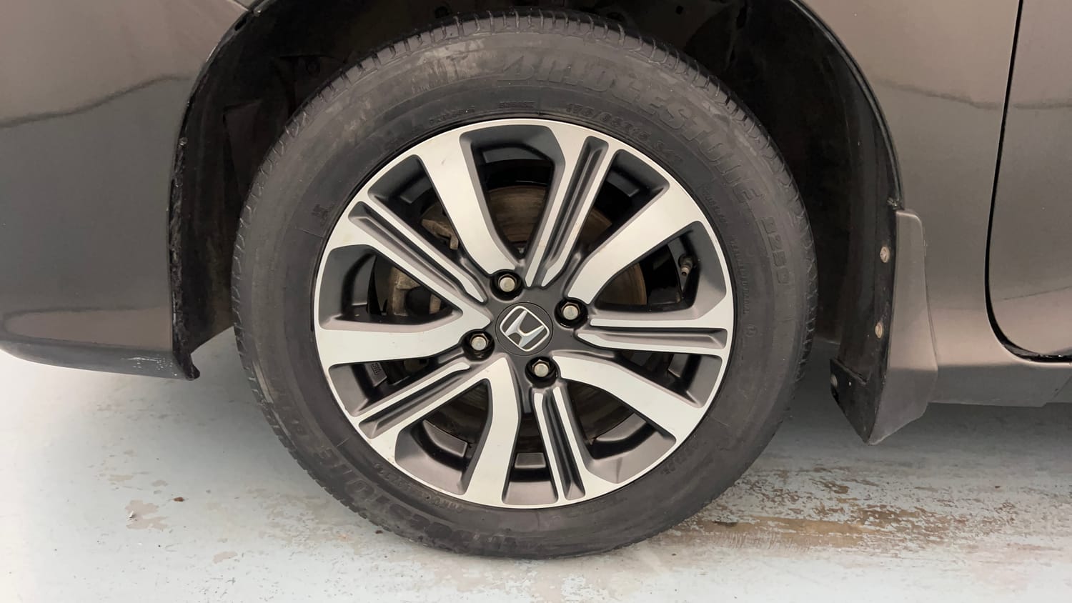 Used 2018 Honda City V Petrol Petrol Manual tyres LEFT FRONT TYRE RIM VIEW