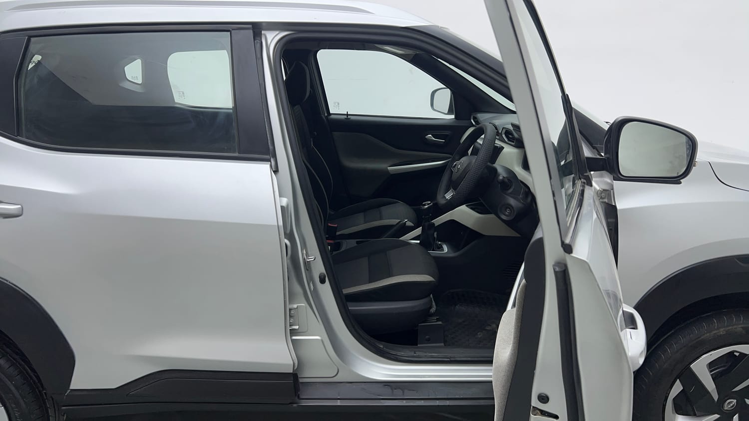 Used 2021 Nissan Magnite XL Petrol Manual interior RIGHT SIDE FRONT DOOR CABIN VIEW