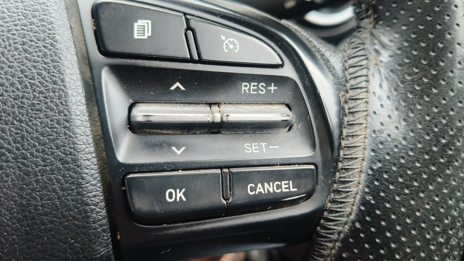 Used 2024 Hyundai Exter SX 1.2 MT Petrol Manual top_features Cruise control
