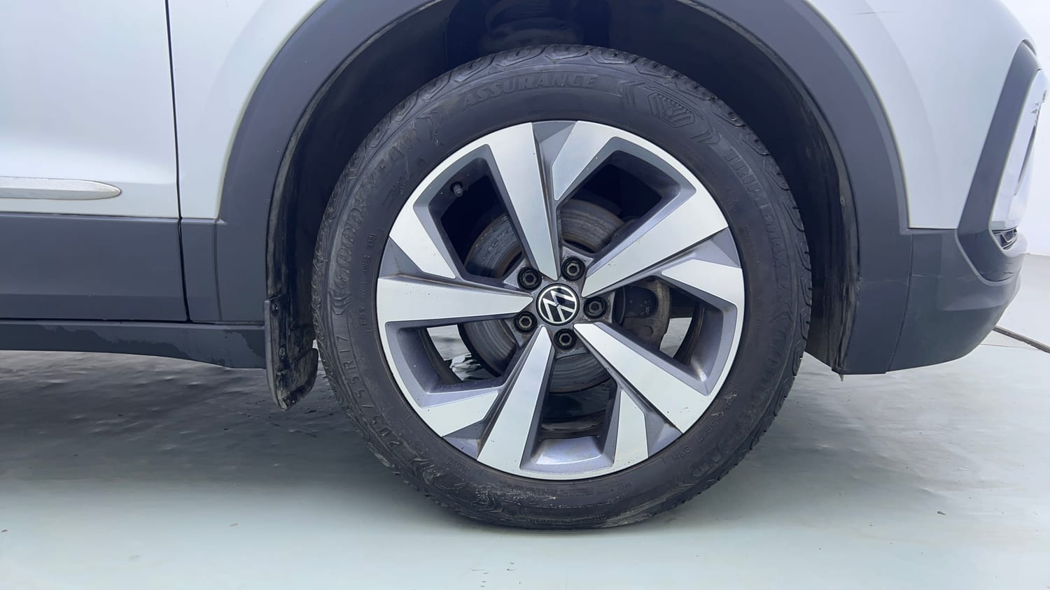 Used 2022 Volkswagen Taigun Topline 1.0 TSI MT Petrol Manual tyres RIGHT FRONT TYRE RIM VIEW