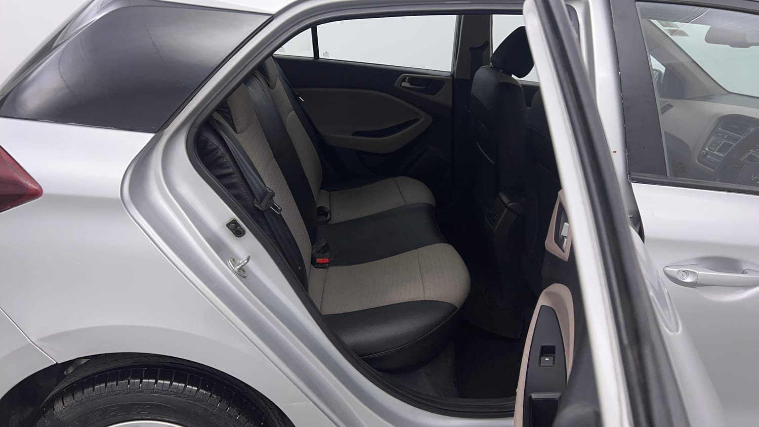 Used 2016 Hyundai Elite i20 Sportz 1.2 Petrol Manual interior RIGHT SIDE REAR DOOR CABIN VIEW