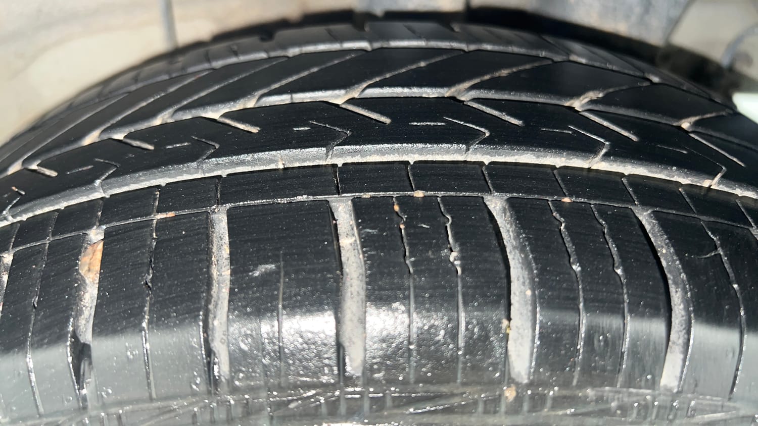 Used 2018 Hyundai Grand i10 Magna 1.2 Kappa VTVT Petrol Manual tyres LEFT REAR TYRE TREAD VIEW