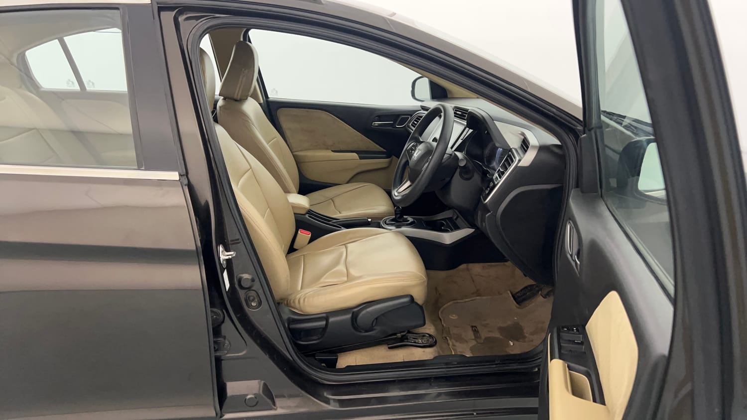 Used 2018 Honda City V Petrol Petrol Manual interior RIGHT SIDE FRONT DOOR CABIN VIEW