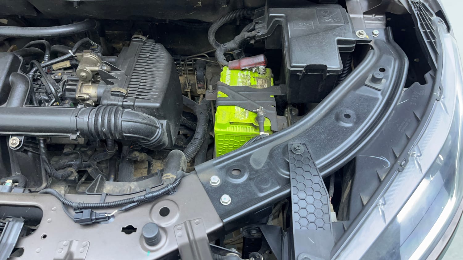 Used 2023 Nissan Magnite XV Petrol Manual engine ENGINE LEFT SIDE VIEW