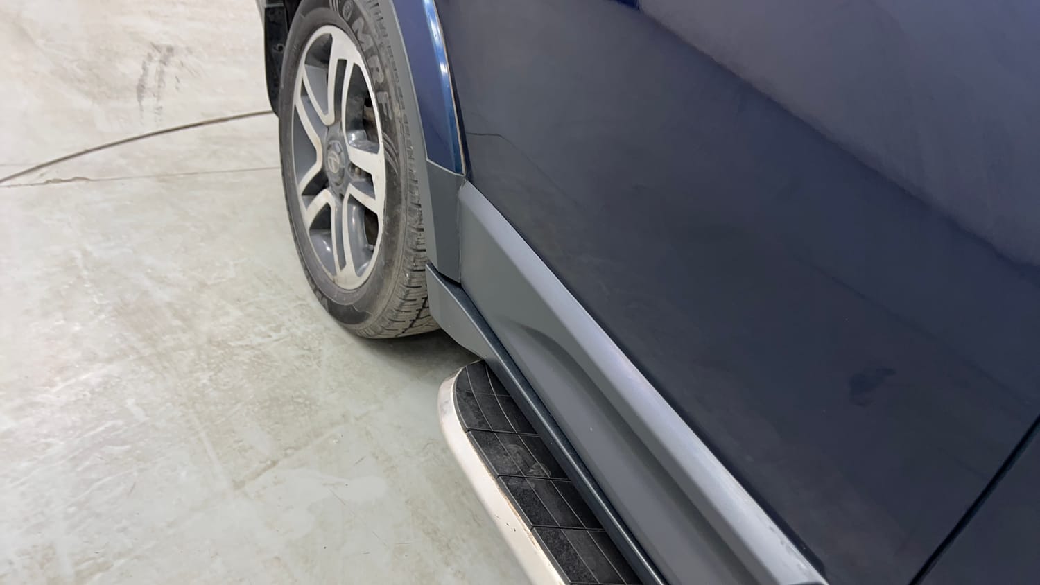 Used 2018 Tata Hexa XT 4x2 7 STR Diesel Manual dents MINOR SCRATCH