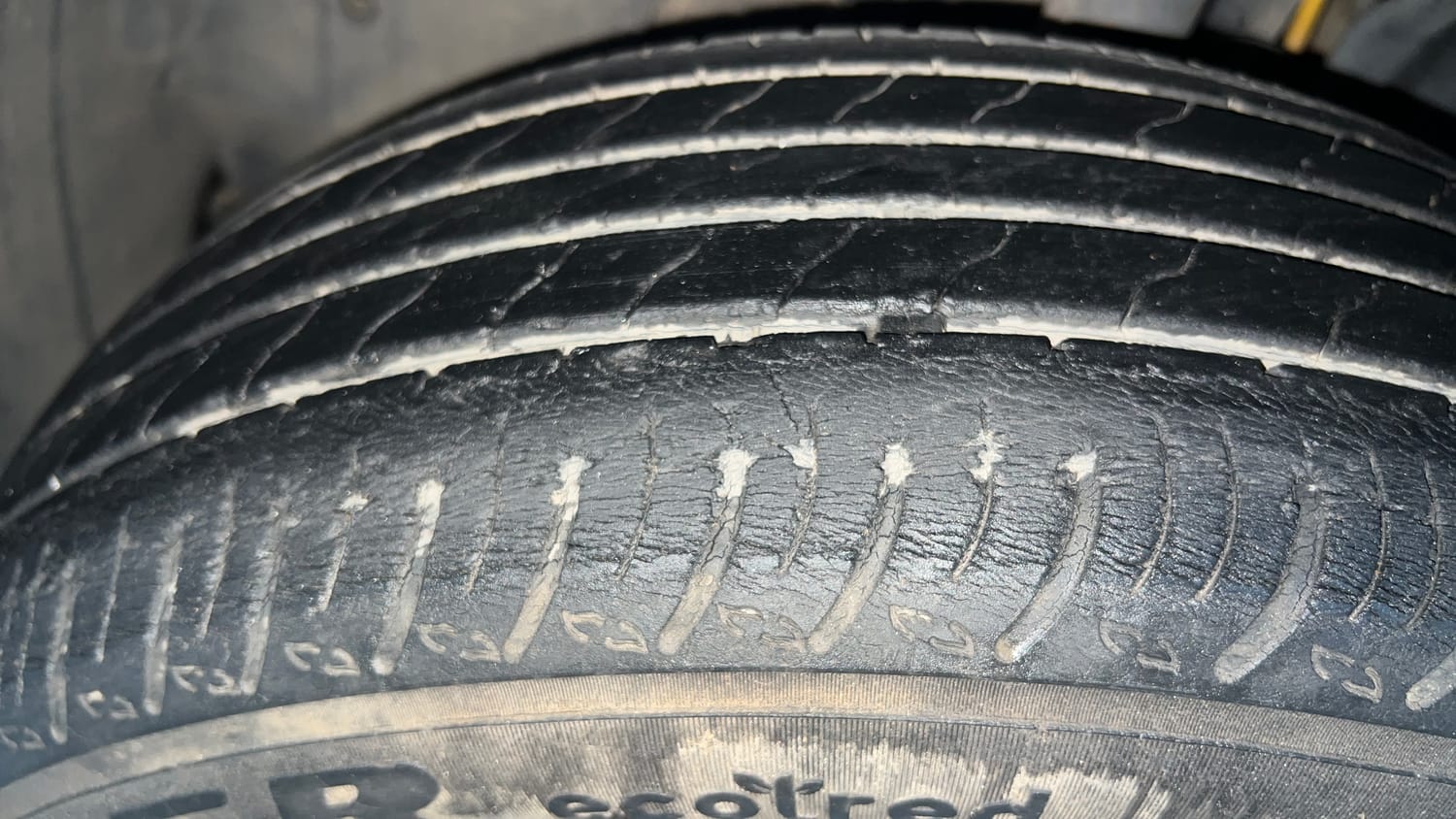 Used 2021 Nissan Magnite XL Petrol Manual tyres LEFT FRONT TYRE TREAD VIEW