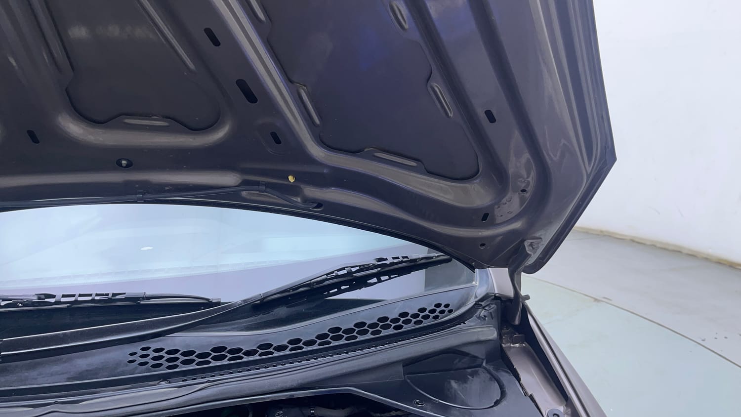Used 2018 Tata Tiago Revotron XT Petrol Manual engine ENGINE LEFT SIDE HINGE & APRON VIEW