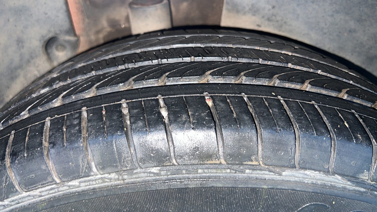 Used 2020 Kia Seltos HTX IVT 1.5 Petrol Automatic tyres RIGHT REAR TYRE TREAD VIEW